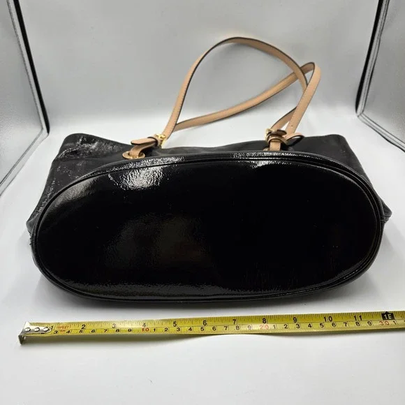 Michael Kors Black Patent Leather Shoulder Tote Bag MK Charm Gold Hardware - Picture 5 of 12